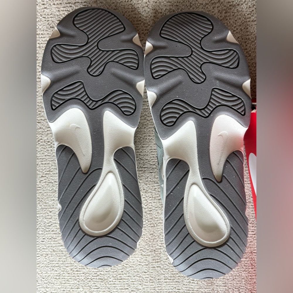 Nike Tech Hera Sneakers - Picture 7 of 9